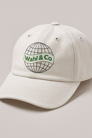 Wahl & Co Cap in Weiß mit Globus-Logo