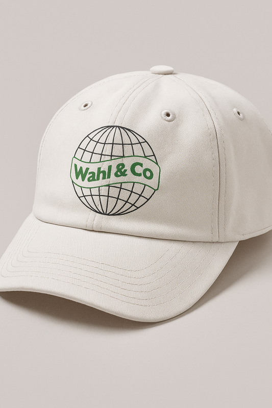 Wahl & Co Cap in Weiß mit Globus-Logo